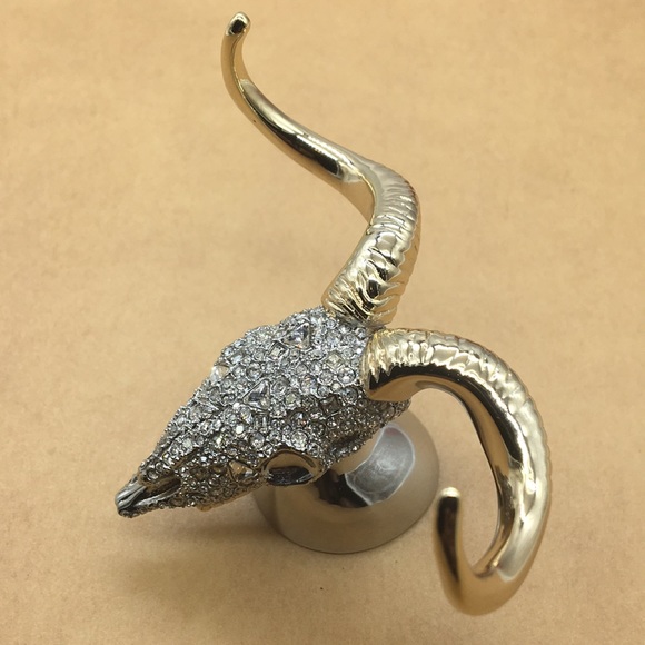 Encrusted Ram Ring Holder - Picture 4 of 4